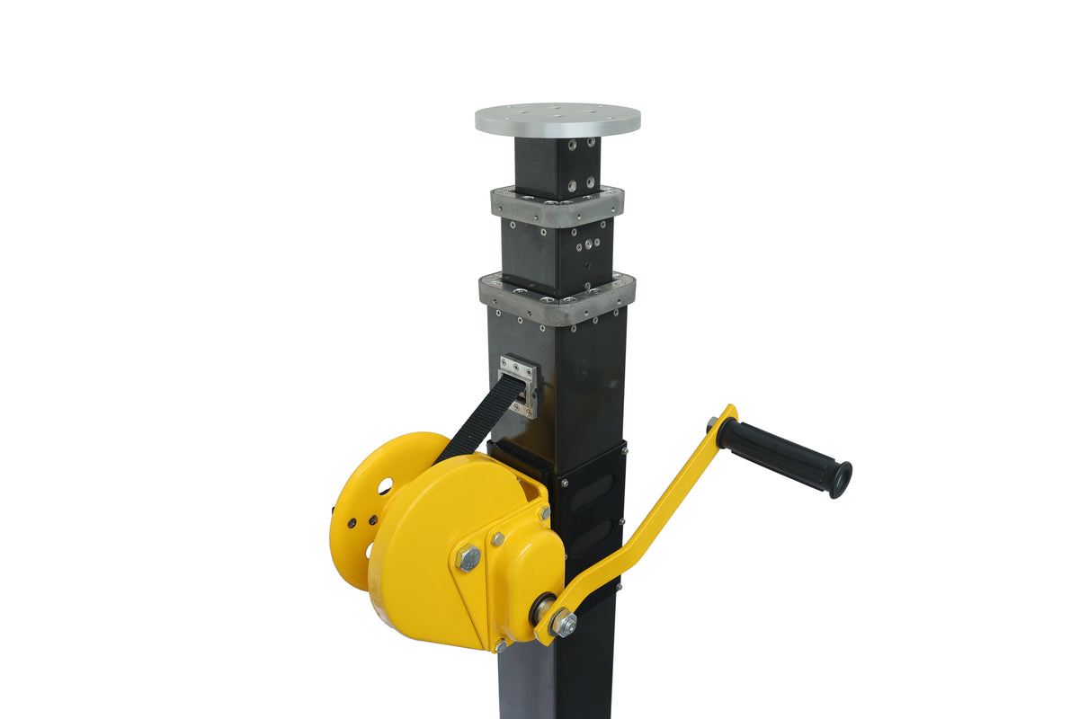 Manual winch telescopic mast