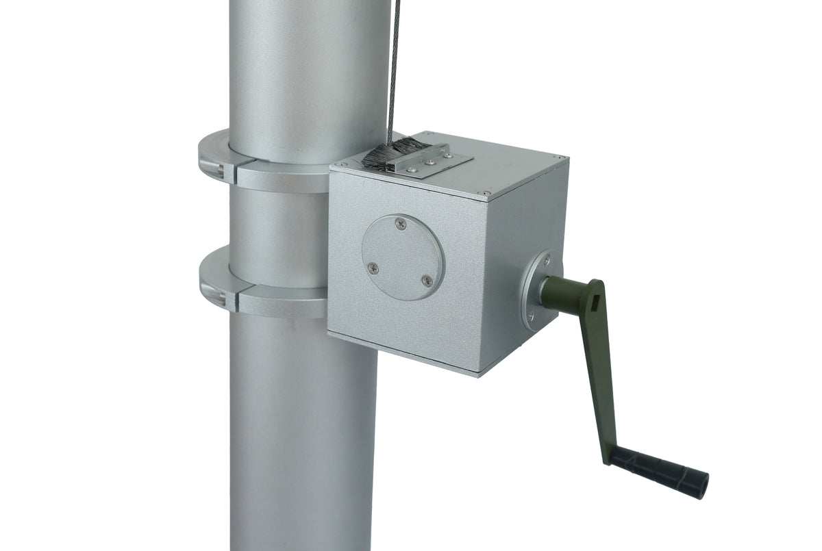 Manual winch telescopic mast